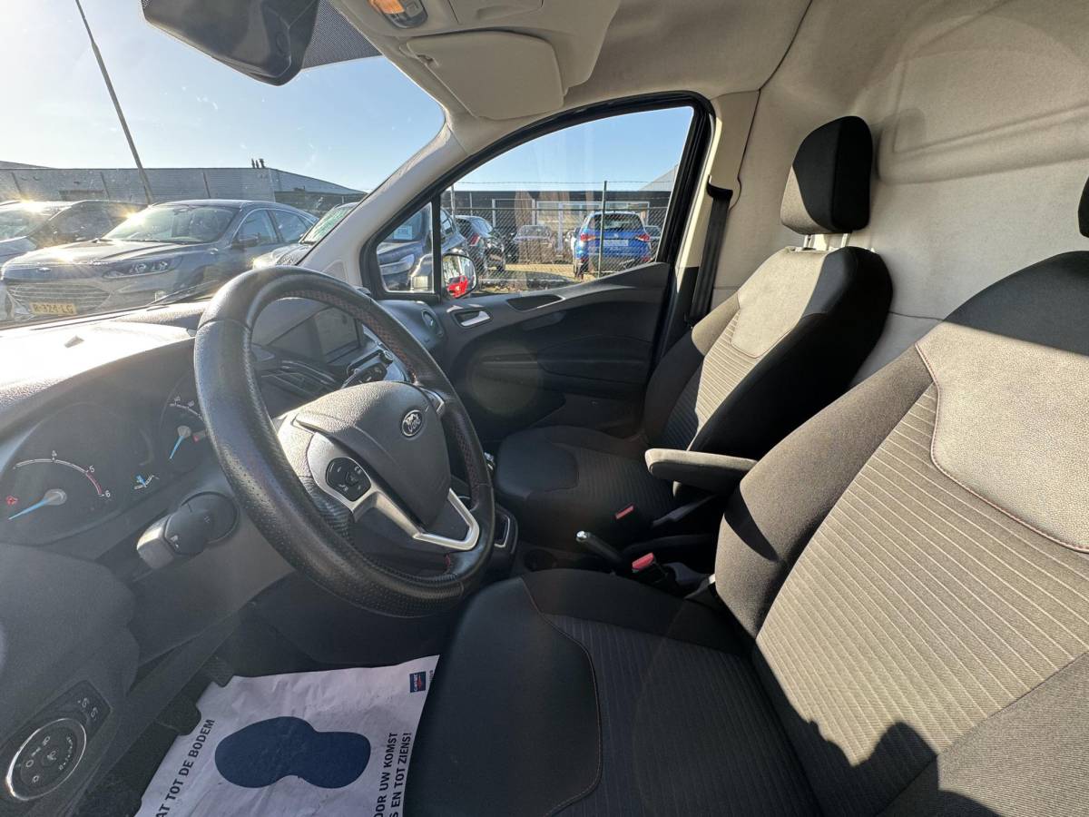 Ford Transit Courier Ford Transit Courier 1.5 TDCI Sport Duratorq S&S |  Ford SYNC 3 (touchscreen) |  Cruise control | Lichtmetalen velgen | Airconditioning