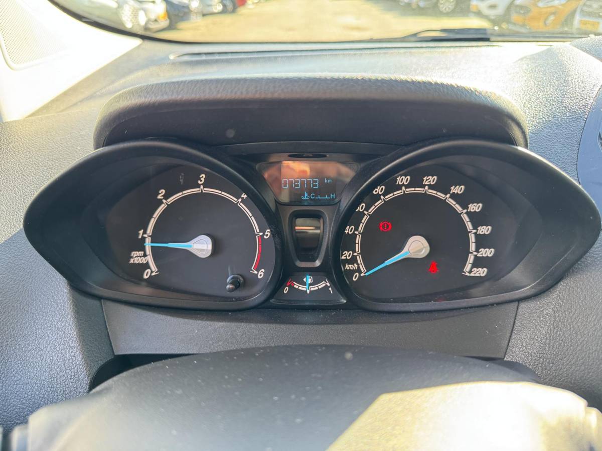 Ford Transit Courier Ford Transit Courier 1.5 TDCI Sport Duratorq S&S |  Ford SYNC 3 (touchscreen) |  Cruise control | Lichtmetalen velgen | Airconditioning