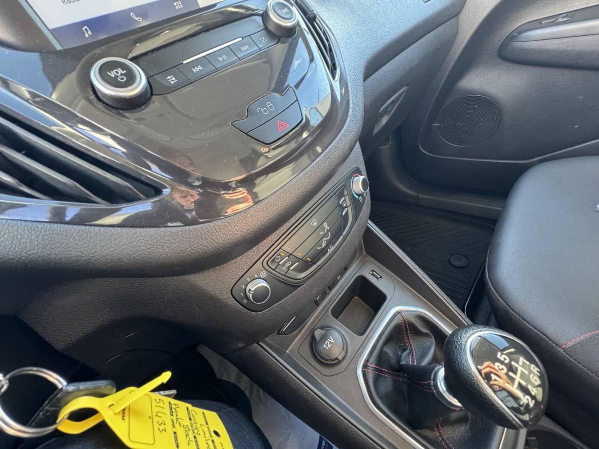 Ford Transit Courier Ford Transit Courier 1.5 TDCI Sport Duratorq S&S |  Ford SYNC 3 (touchscreen) |  Cruise control | Lichtmetalen velgen | Airconditioning