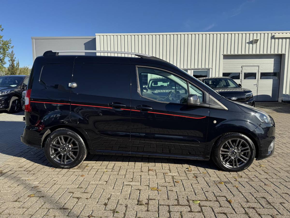 Ford Transit Courier Ford Transit Courier 1.5 TDCI Sport Duratorq S&S |  Ford SYNC 3 (touchscreen) |  Cruise control | Lichtmetalen velgen | Airconditioning