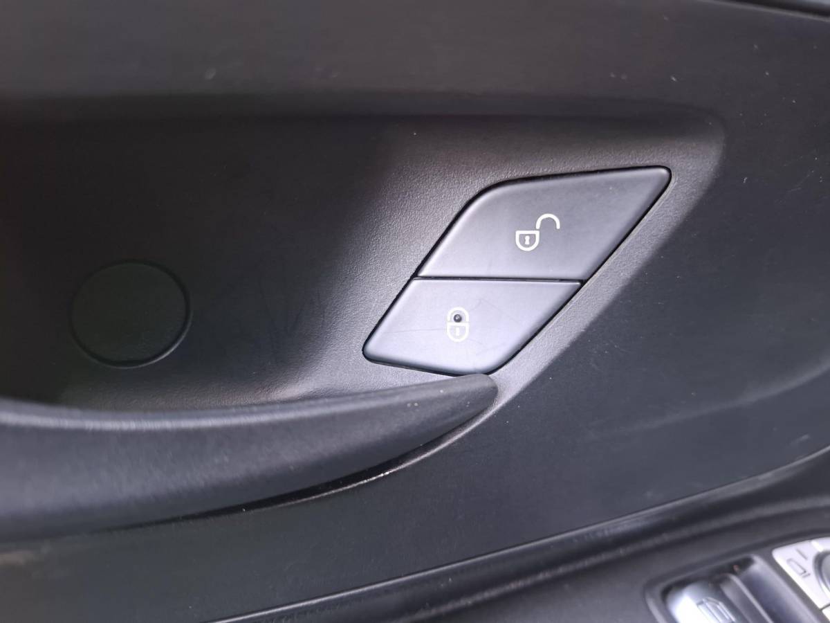 Mercedes-Benz Vito Mercedes-Benz Vito 114 CDI Extra Lang DC Comfort DUBBEL CABINE / AIRCO / CRUISE CONTROLE / L2H1