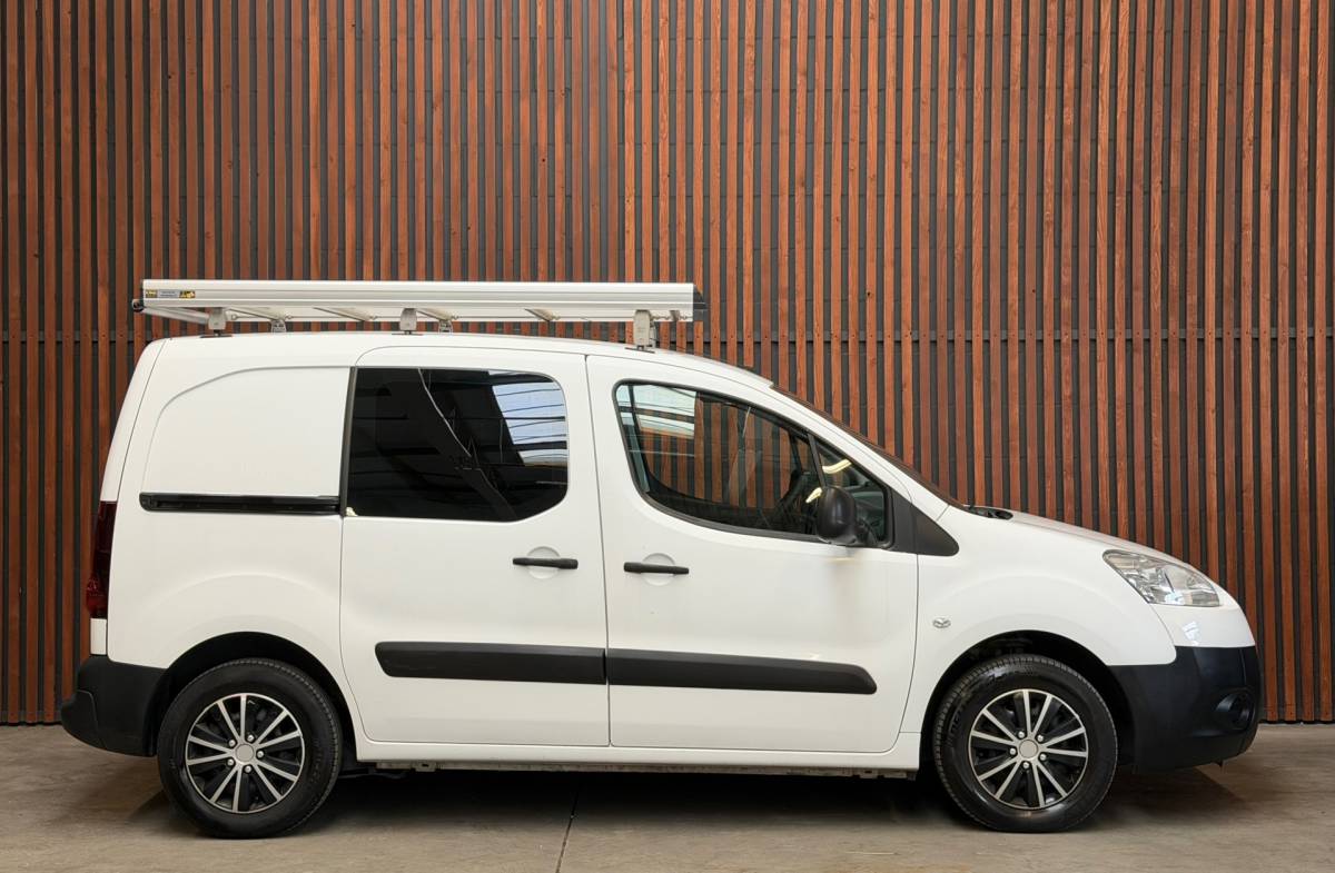 Peugeot Partner Peugeot Partner 120 1.6 HDI L1 XR Profit + Elek.Pakket-Imperiaal-Trekhaak-NL Auto-NAP