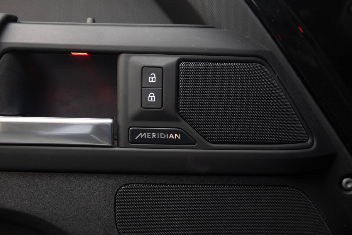 Land Rover Defender Land Rover Defender Hard Top 3.0 D200 90 MHEV X-Dynamic SE | Cold Climate | Trekhaak |