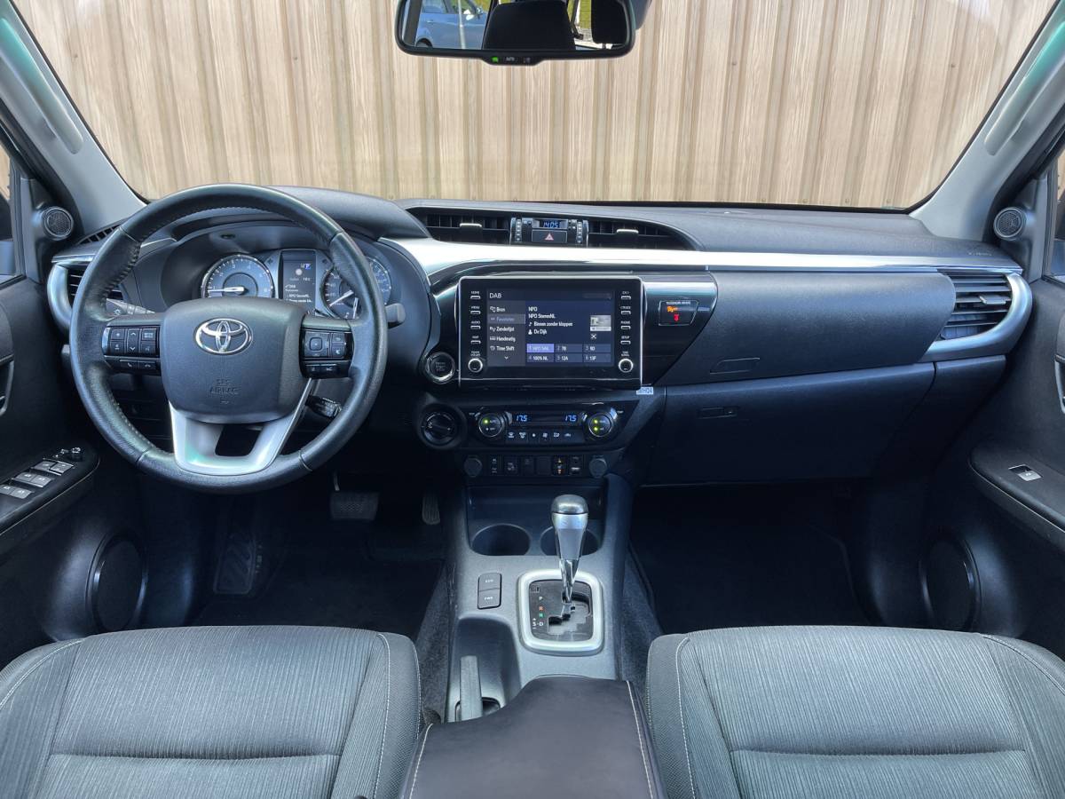Toyota Hilux Toyota HiLux 2.8 D-4D Double Cab Executive | 2 Zits | Apple Carplay | DAB | Camera Achter | Led dagrijverlichting |