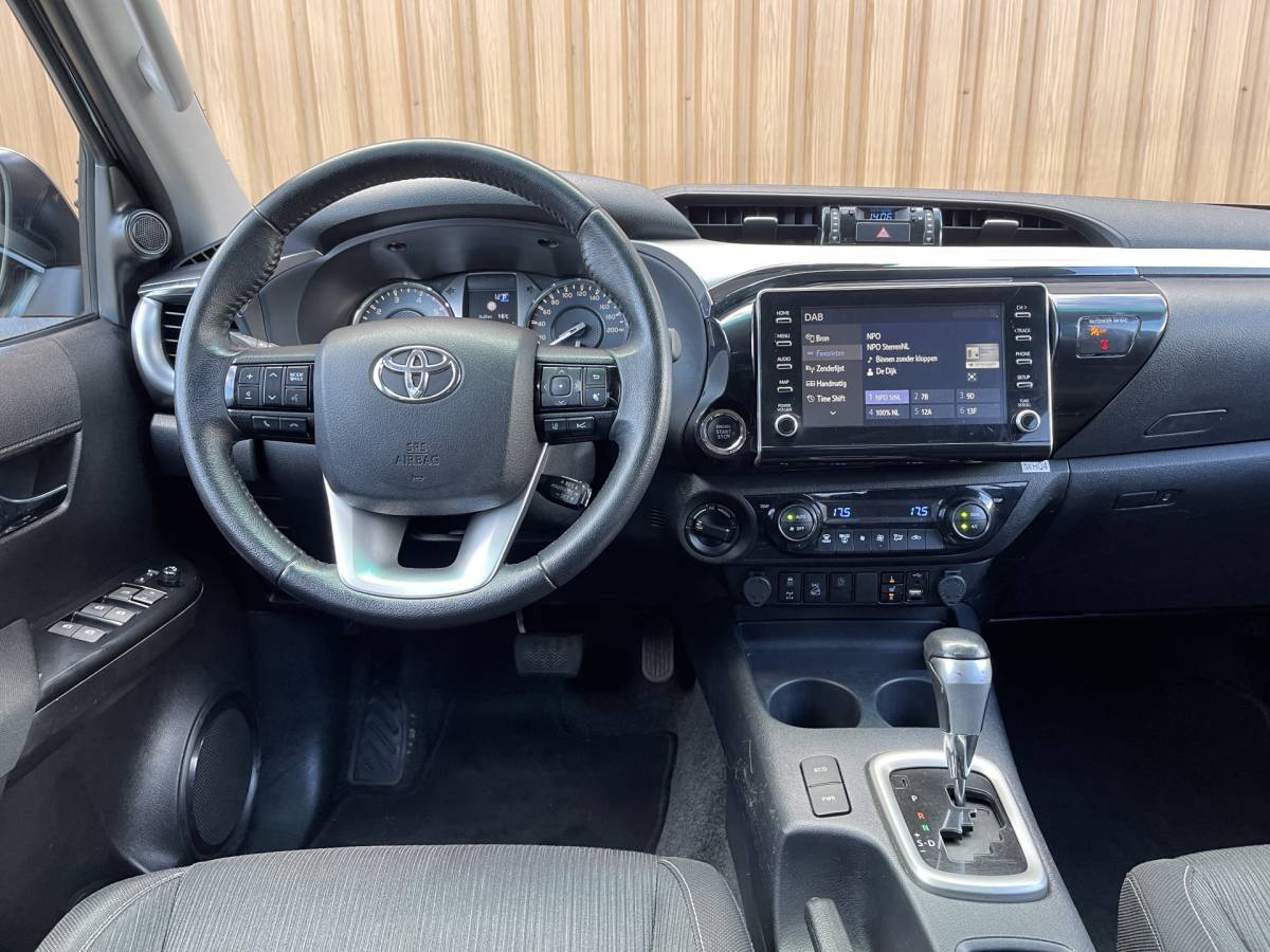 Toyota Hilux Toyota HiLux 2.8 D-4D Double Cab Executive | 2 Zits | Apple Carplay | DAB | Camera Achter | Led dagrijverlichting |