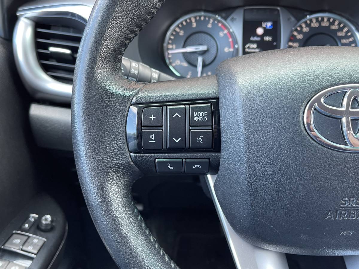 Toyota Hilux Toyota HiLux 2.8 D-4D Double Cab Executive | 2 Zits | Apple Carplay | DAB | Camera Achter | Led dagrijverlichting |