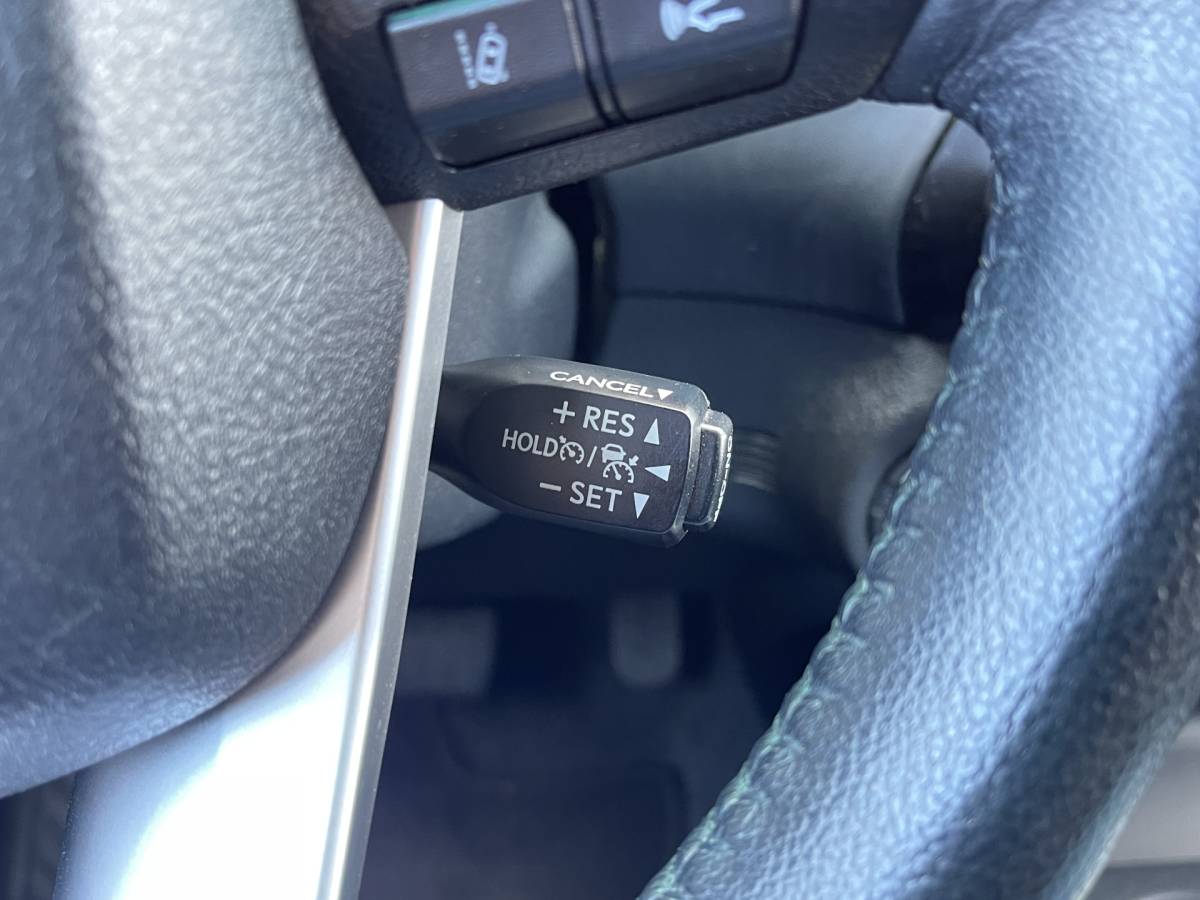 Toyota Hilux Toyota HiLux 2.8 D-4D Double Cab Executive | 2 Zits | Apple Carplay | DAB | Camera Achter | Led dagrijverlichting |