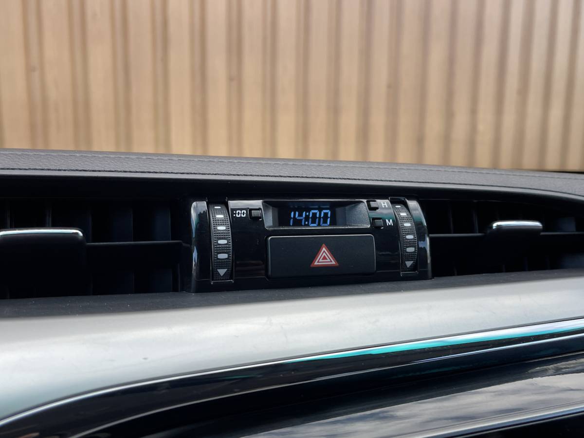 Toyota Hilux Toyota HiLux 2.8 D-4D Double Cab Executive | 2 Zits | Apple Carplay | DAB | Camera Achter | Led dagrijverlichting |