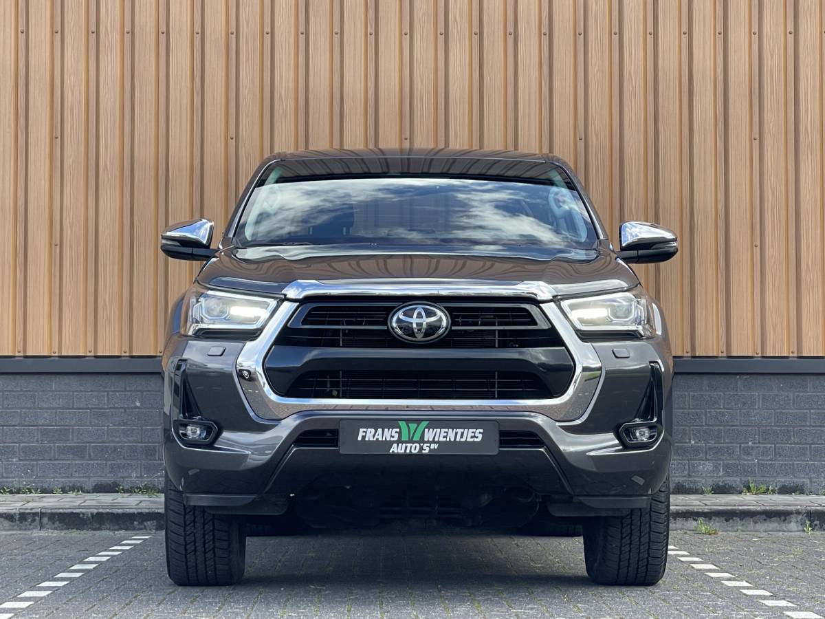 Toyota Hilux Toyota HiLux 2.8 D-4D Double Cab Executive | 2 Zits | Apple Carplay | DAB | Camera Achter | Led dagrijverlichting |