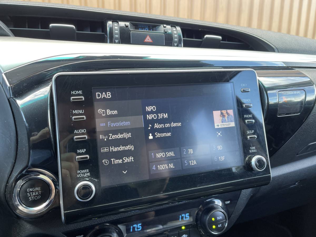 Toyota Hilux Toyota HiLux 2.8 D-4D Double Cab Executive | 2 Zits | Apple Carplay | DAB | Camera Achter | Led dagrijverlichting |
