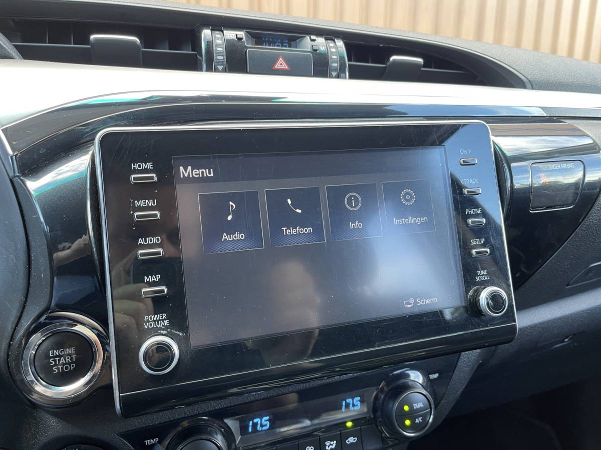 Toyota Hilux Toyota HiLux 2.8 D-4D Double Cab Executive | 2 Zits | Apple Carplay | DAB | Camera Achter | Led dagrijverlichting |