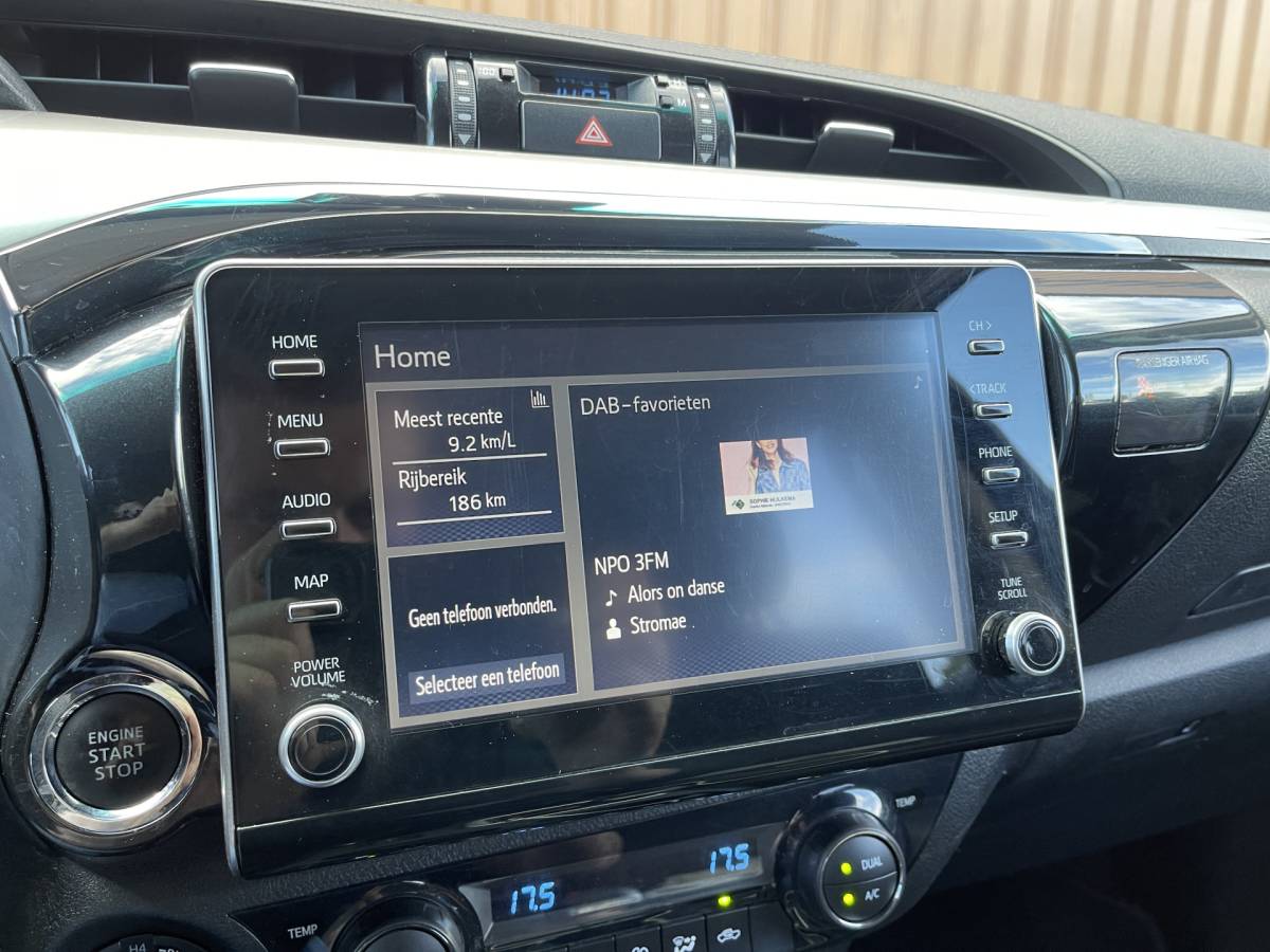 Toyota Hilux Toyota HiLux 2.8 D-4D Double Cab Executive | 2 Zits | Apple Carplay | DAB | Camera Achter | Led dagrijverlichting |