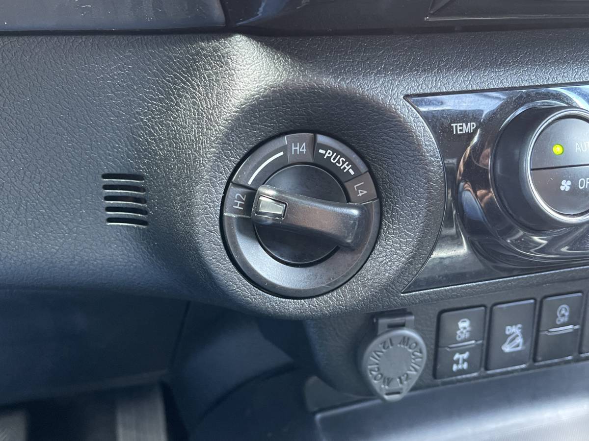 Toyota Hilux Toyota HiLux 2.8 D-4D Double Cab Executive | 2 Zits | Apple Carplay | DAB | Camera Achter | Led dagrijverlichting |