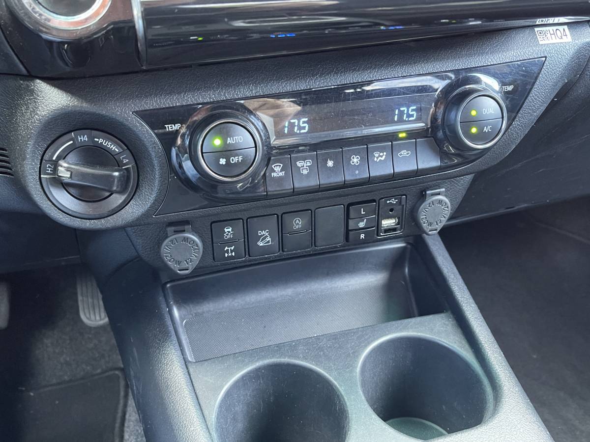 Toyota Hilux Toyota HiLux 2.8 D-4D Double Cab Executive | 2 Zits | Apple Carplay | DAB | Camera Achter | Led dagrijverlichting |