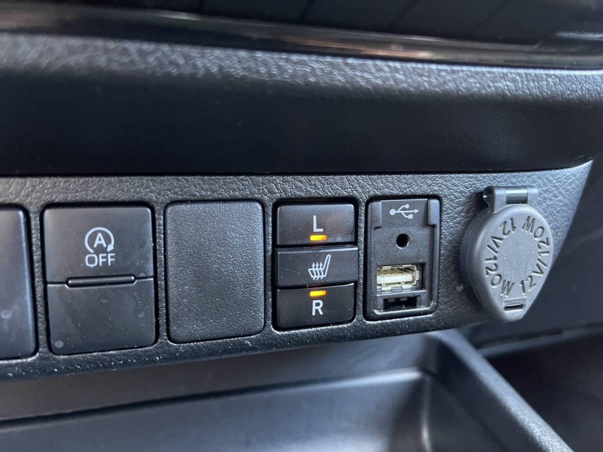Toyota Hilux Toyota HiLux 2.8 D-4D Double Cab Executive | 2 Zits | Apple Carplay | DAB | Camera Achter | Led dagrijverlichting |