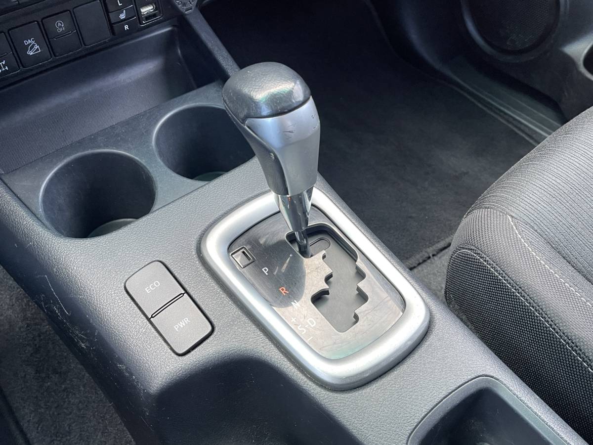 Toyota Hilux Toyota HiLux 2.8 D-4D Double Cab Executive | 2 Zits | Apple Carplay | DAB | Camera Achter | Led dagrijverlichting |