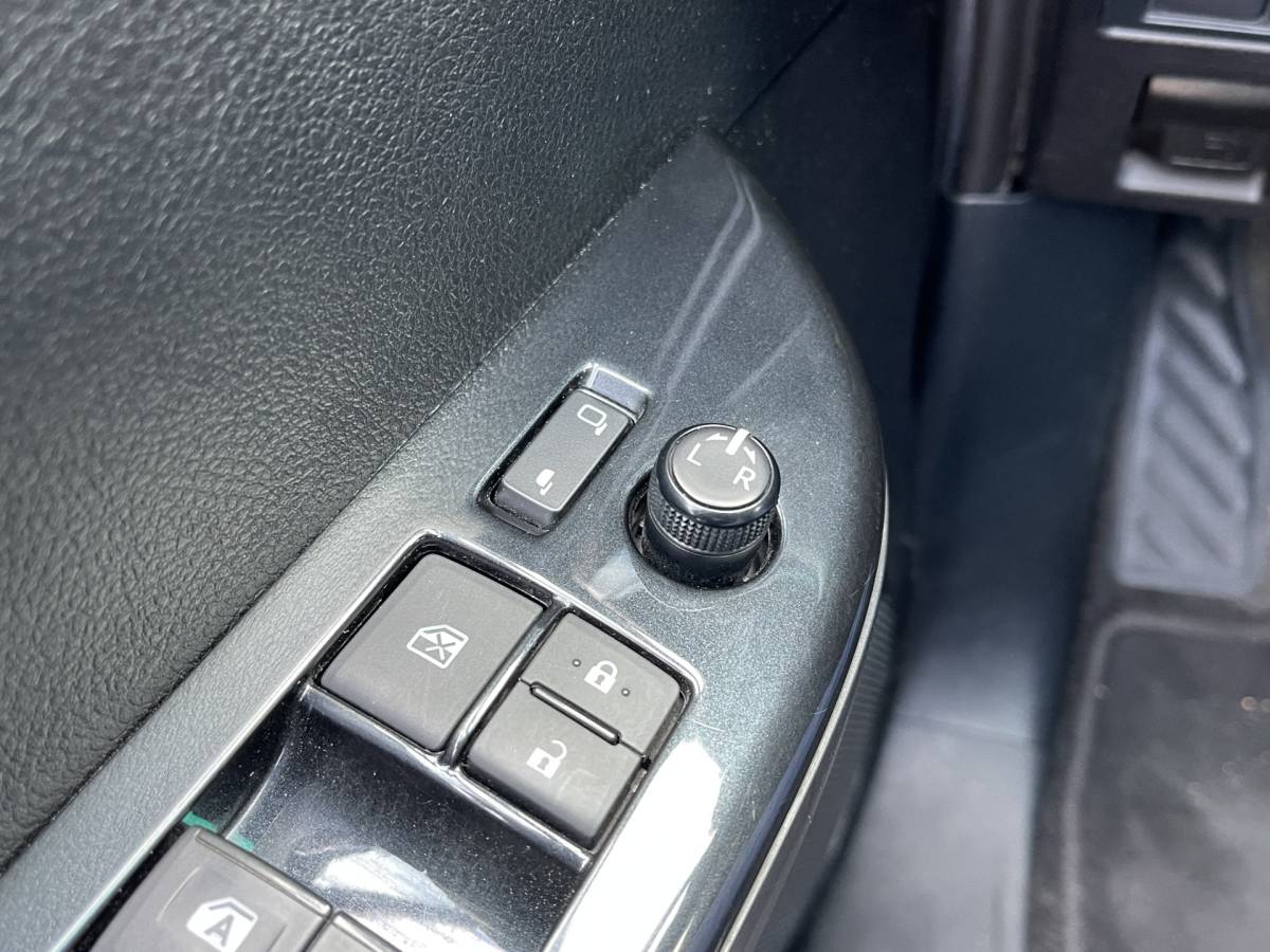 Toyota Hilux Toyota HiLux 2.8 D-4D Double Cab Executive | 2 Zits | Apple Carplay | DAB | Camera Achter | Led dagrijverlichting |