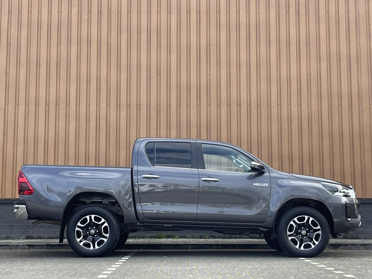 Toyota Hilux Toyota HiLux 2.8 D-4D Double Cab Executive | 2 Zits | Apple Carplay | DAB | Camera Achter | Led dagrijverlichting |
