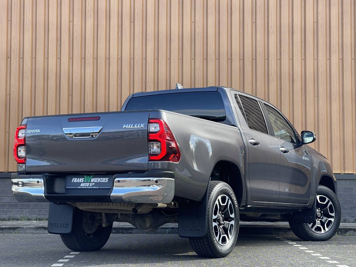 Toyota Hilux Toyota HiLux 2.8 D-4D Double Cab Executive | 2 Zits | Apple Carplay | DAB | Camera Achter | Led dagrijverlichting |