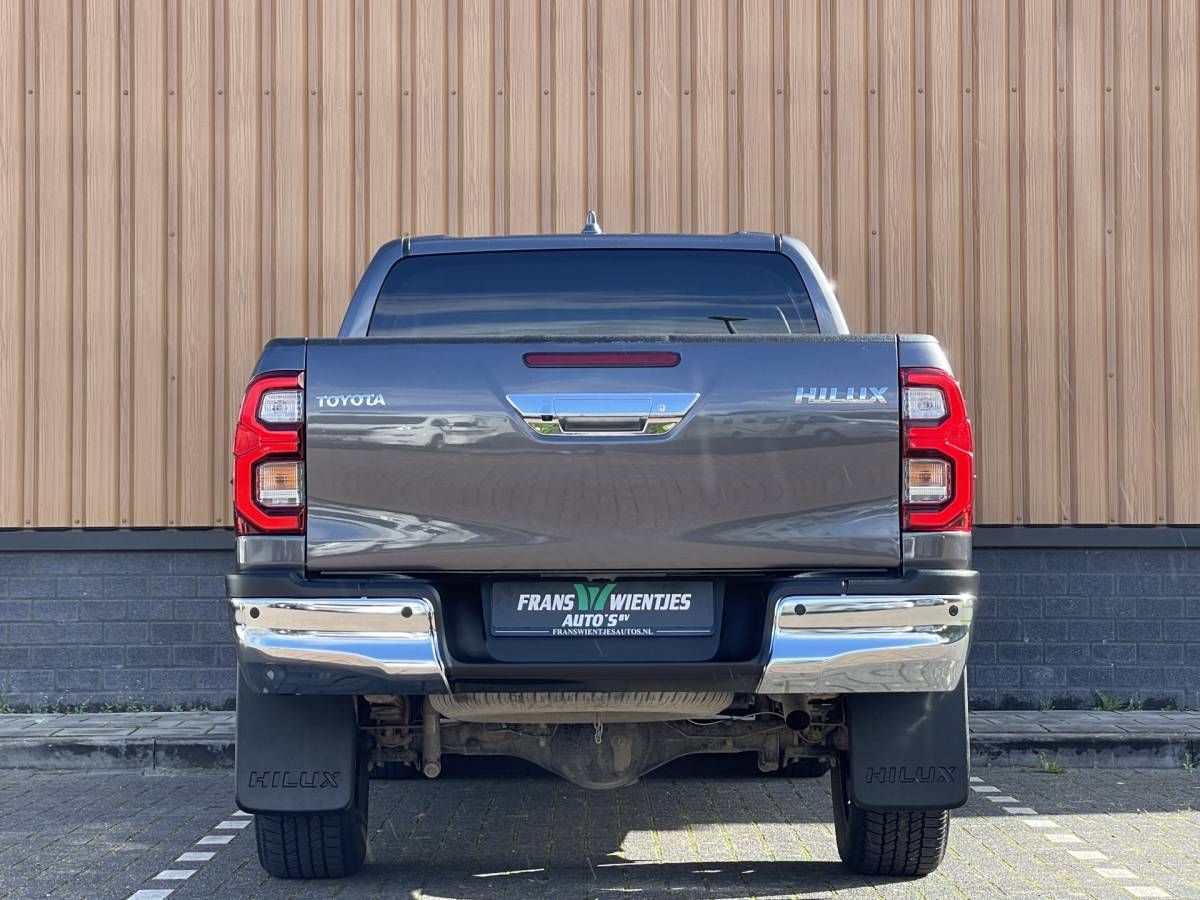 Toyota Hilux Toyota HiLux 2.8 D-4D Double Cab Executive | 2 Zits | Apple Carplay | DAB | Camera Achter | Led dagrijverlichting |