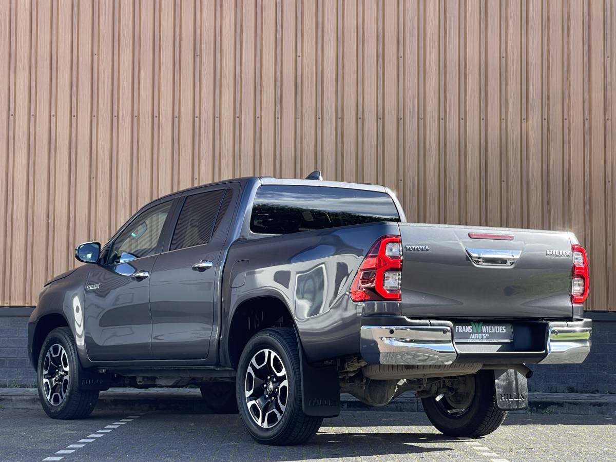 Toyota Hilux Toyota HiLux 2.8 D-4D Double Cab Executive | 2 Zits | Apple Carplay | DAB | Camera Achter | Led dagrijverlichting |