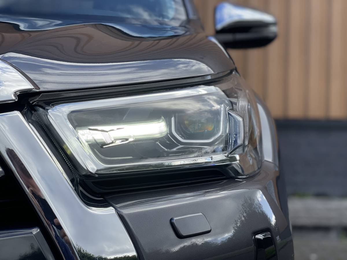 Toyota Hilux Toyota HiLux 2.8 D-4D Double Cab Executive | 2 Zits | Apple Carplay | DAB | Camera Achter | Led dagrijverlichting |