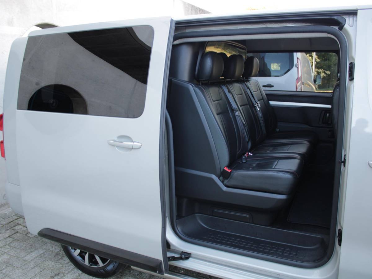Toyota ProAce Toyota PROACE Worker 2.0 D-4D Professional Long DC | AUTOMAAT | LEDEREN BEKLEDING |