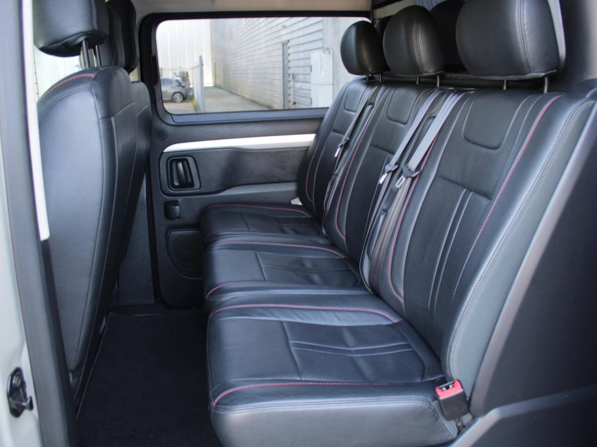 Toyota ProAce Toyota PROACE Worker 2.0 D-4D Professional Long DC | AUTOMAAT | LEDEREN BEKLEDING |