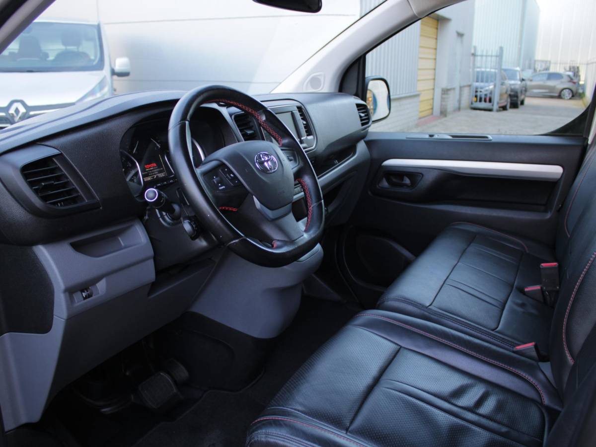Toyota ProAce Toyota PROACE Worker 2.0 D-4D Professional Long DC | AUTOMAAT | LEDEREN BEKLEDING |