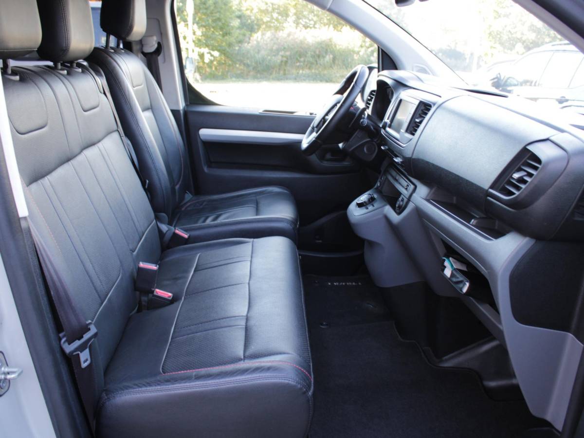 Toyota ProAce Toyota PROACE Worker 2.0 D-4D Professional Long DC | AUTOMAAT | LEDEREN BEKLEDING |