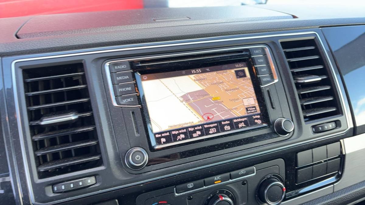 Volkswagen Transporter Volkswagen Transporter 2.0 TDI L2H1 DC Highline AUTOMAAT / 5 PERS / FULL LED / CARPLAY / NAVI / AIRCO / PDC / BLUETOOTH / ACC / NL-AUTO