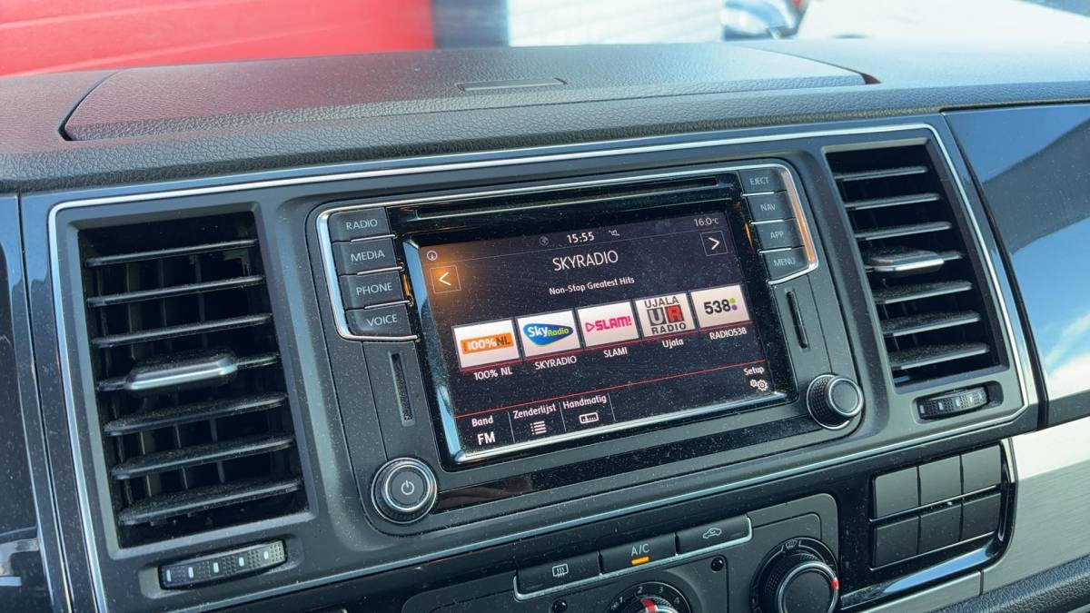 Volkswagen Transporter Volkswagen Transporter 2.0 TDI L2H1 DC Highline AUTOMAAT / 5 PERS / FULL LED / CARPLAY / NAVI / AIRCO / PDC / BLUETOOTH / ACC / NL-AUTO