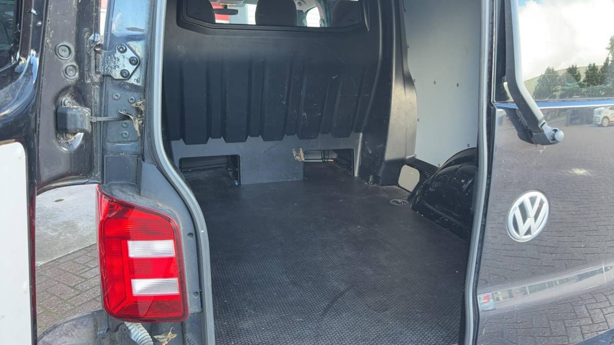 Volkswagen Transporter Volkswagen Transporter 2.0 TDI L2H1 DC Highline AUTOMAAT / 5 PERS / FULL LED / CARPLAY / NAVI / AIRCO / PDC / BLUETOOTH / ACC / NL-AUTO