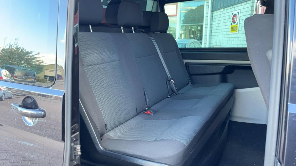 Volkswagen Transporter Volkswagen Transporter 2.0 TDI L2H1 DC Highline AUTOMAAT / 5 PERS / FULL LED / CARPLAY / NAVI / AIRCO / PDC / BLUETOOTH / ACC / NL-AUTO