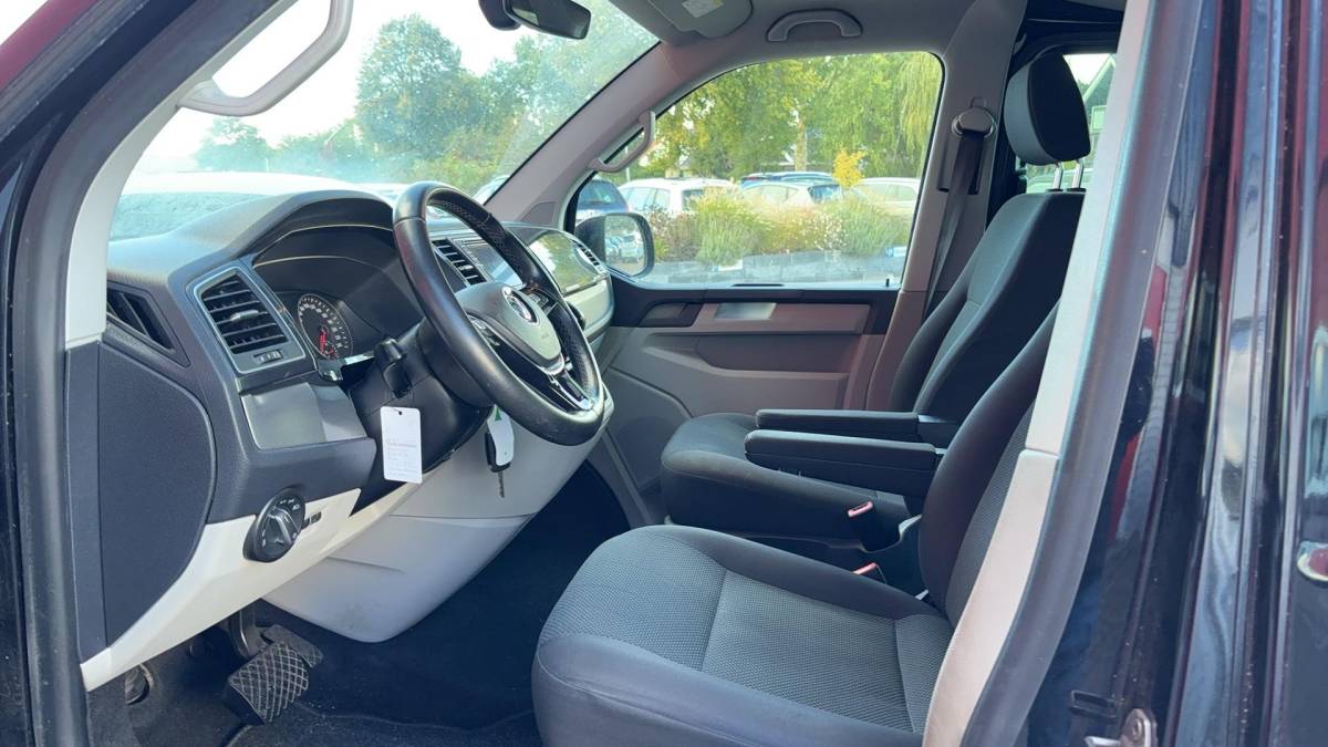 Volkswagen Transporter Volkswagen Transporter 2.0 TDI L2H1 DC Highline AUTOMAAT / 5 PERS / FULL LED / CARPLAY / NAVI / AIRCO / PDC / BLUETOOTH / ACC / NL-AUTO