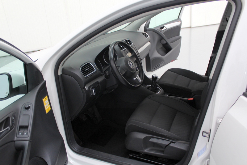 Volkswagen Golf Volkswagen Golf 1.4 Easyline 81PK, AIRCO | NAVIGATIE | PARKEERSENSOREN V+A | DISTRIBUTIE VERVANGEN 2025