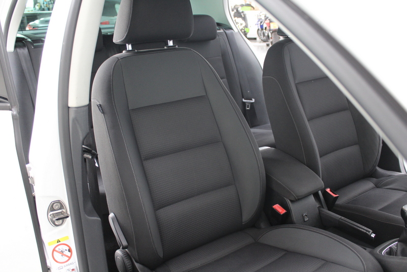Volkswagen Golf Volkswagen Golf 1.4 Easyline 81PK, AIRCO | NAVIGATIE | PARKEERSENSOREN V+A | DISTRIBUTIE VERVANGEN 2025