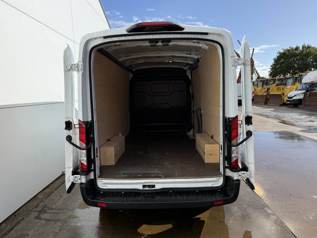 Ford E-Transit Ford e-Transit 68kWh 184PK L3H2 317km WLTP BEV Snelladen 360° Camera Cruise control Climate control Carplay Navigatie Parkeersensoren
