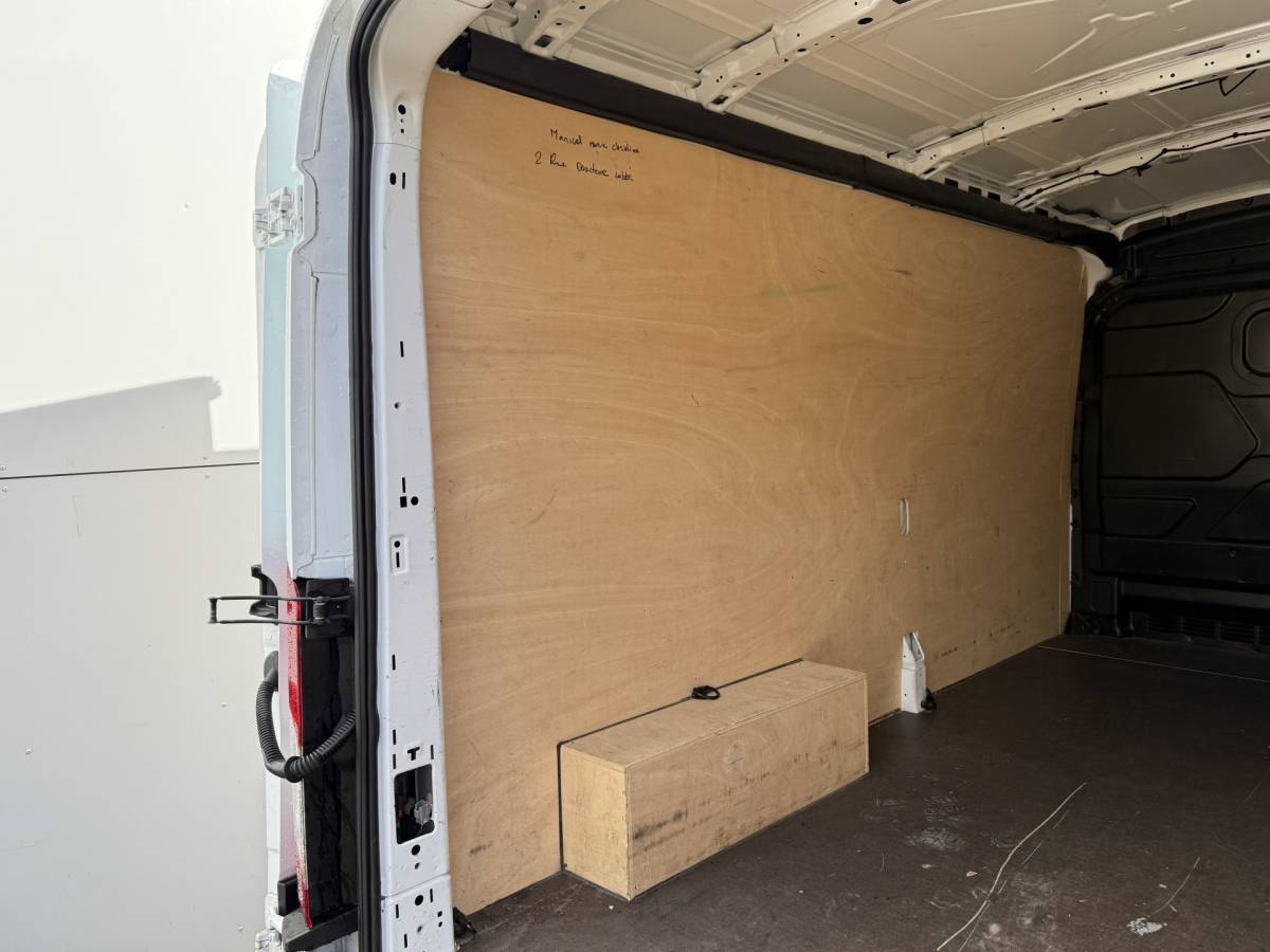 Ford E-Transit Ford e-Transit 68kWh 184PK L3H2 317km WLTP BEV Snelladen 360° Camera Cruise control Climate control Carplay Navigatie Parkeersensoren