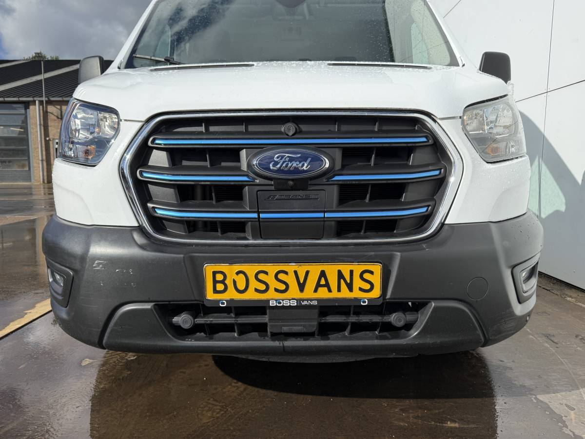Ford E-Transit Ford e-Transit 68kWh 184PK L3H2 317km WLTP BEV Snelladen 360° Camera Cruise control Climate control Carplay Navigatie Parkeersensoren