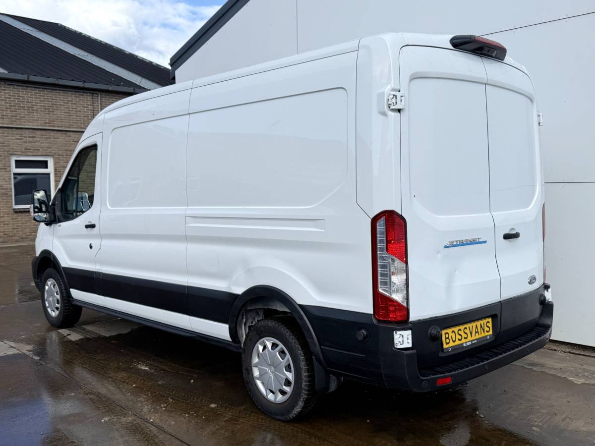 Ford E-Transit Ford e-Transit 68kWh 184PK L3H2 317km WLTP BEV Snelladen 360° Camera Cruise control Climate control Carplay Navigatie Parkeersensoren