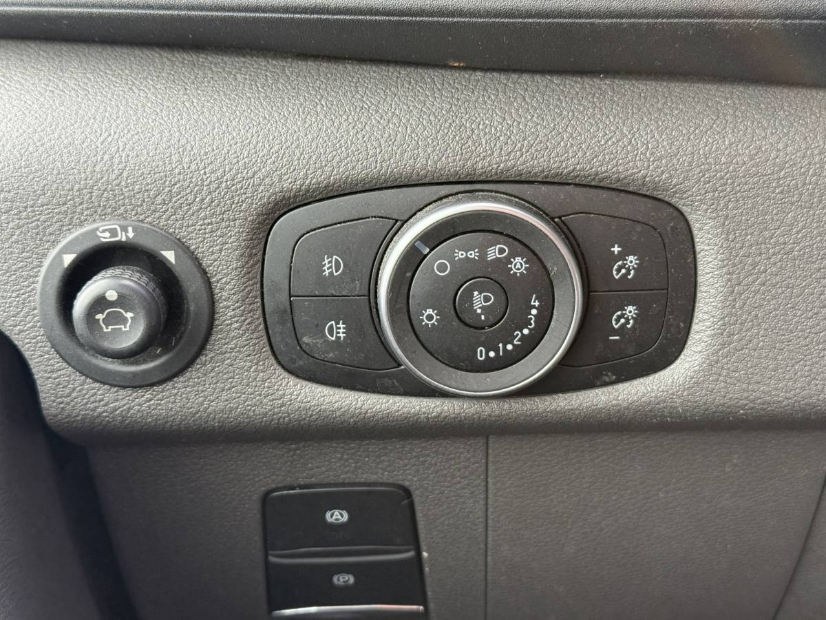 Ford E-Transit Ford e-Transit 68kWh 184PK L3H2 317km WLTP BEV Snelladen 360° Camera Cruise control Climate control Carplay Navigatie Parkeersensoren