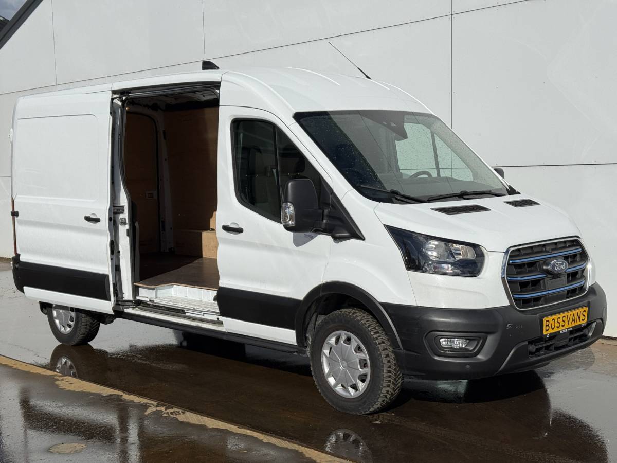 Ford E-Transit Ford e-Transit 68kWh 184PK L3H2 317km WLTP BEV Snelladen 360° Camera Cruise control Climate control Carplay Navigatie Parkeersensoren