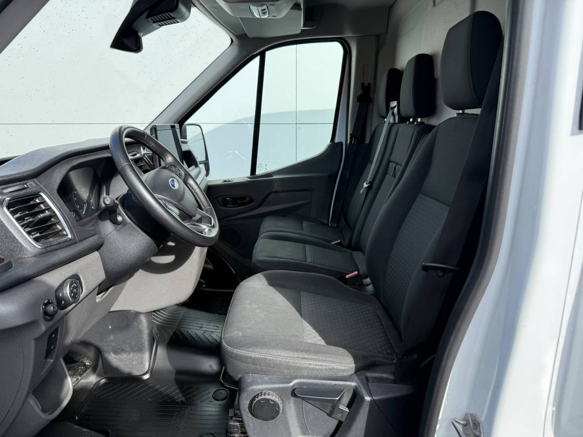 Ford E-Transit Ford e-Transit 68kWh 184PK L3H2 317km WLTP BEV Snelladen 360° Camera Cruise control Climate control Carplay Navigatie Parkeersensoren