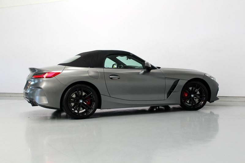 BMW Z4 BMW Z4 Roadster sDrive30i | 259PK | Mat Grijs (Frozen Grey II) | M-Sport | Nederlandse auto | Leder Elfenbeinweiss | HUD