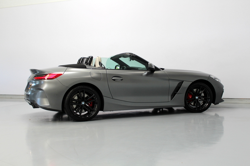BMW Z4 BMW Z4 Roadster sDrive30i | 259PK | Mat Grijs (Frozen Grey II) | M-Sport | Nederlandse auto | Leder Elfenbeinweiss | HUD