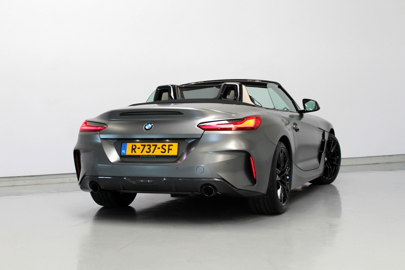 BMW Z4 BMW Z4 Roadster sDrive30i | 259PK | Mat Grijs (Frozen Grey II) | M-Sport | Nederlandse auto | Leder Elfenbeinweiss | HUD