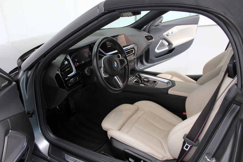BMW Z4 BMW Z4 Roadster sDrive30i | 259PK | Mat Grijs (Frozen Grey II) | M-Sport | Nederlandse auto | Leder Elfenbeinweiss | HUD