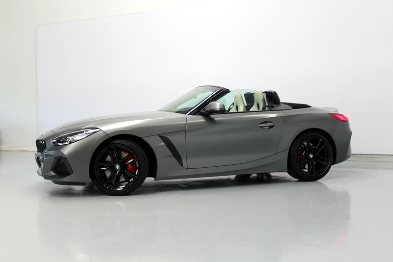 BMW Z4 BMW Z4 Roadster sDrive30i | 259PK | Mat Grijs (Frozen Grey II) | M-Sport | Nederlandse auto | Leder Elfenbeinweiss | HUD