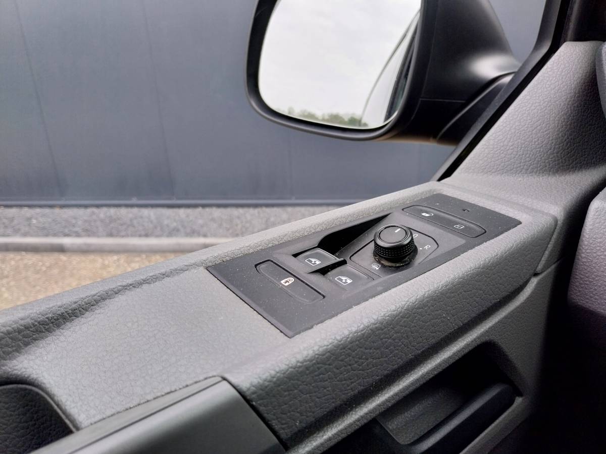 Volkswagen Transporter Volkswagen Transporter 2.0 TDI 150 PK L2H1 NAVI CRUISE AIRCO 20 INCH TREKHAAK